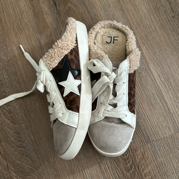 Hard sole slippers - Picture 2 of 3